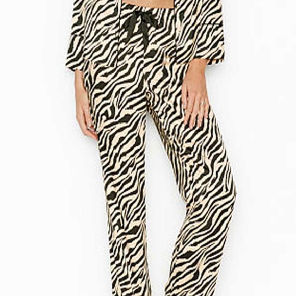 Victoria's Secret Pocket Satin Zebra PAJAMA Pant - Picture 1 of 2